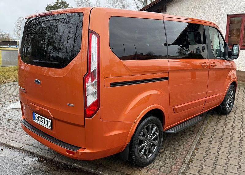 Gebraucht Ford Tourneo 170 PS (125 kW) 2018 Orange Van / Kleinbus