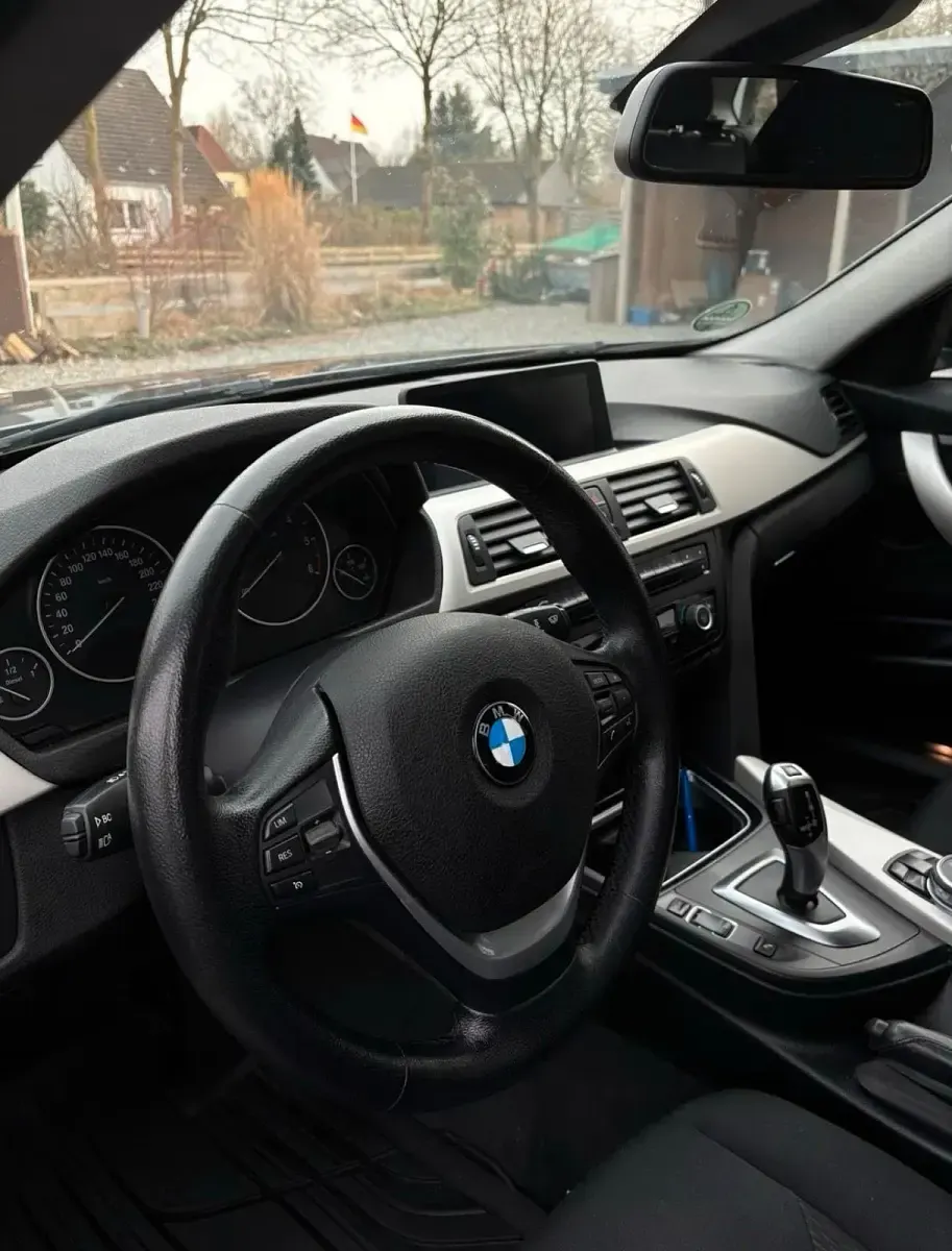 Gebraucht BMW 318 142 PS (104 kW) 2015 Grau Kombi