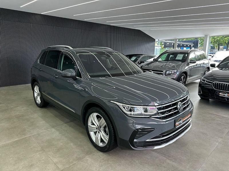 Grau Gebraucht 2021 VW Tiguan Elegance SUV | 29.950 € (Fairer Preis) - Bild 1/4
