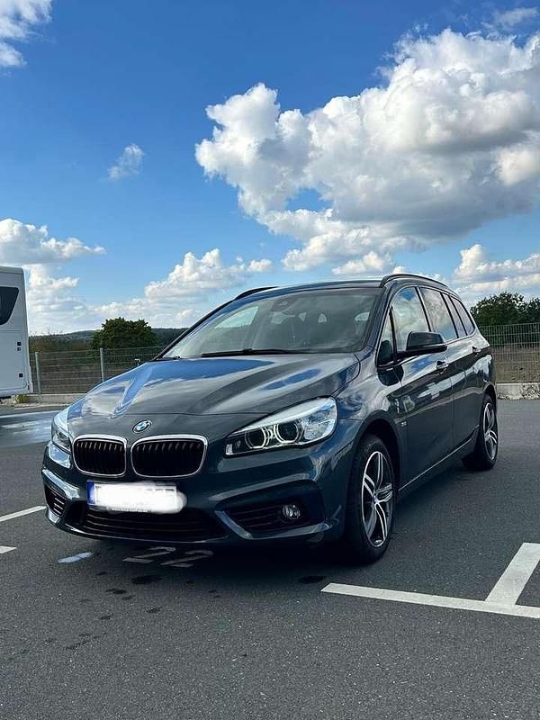 Gebraucht 2016 BMW 220 Gran Tourer Sport Line Van / Kleinbus | 16.500 € (Fairer Preis) - Bild 1/4