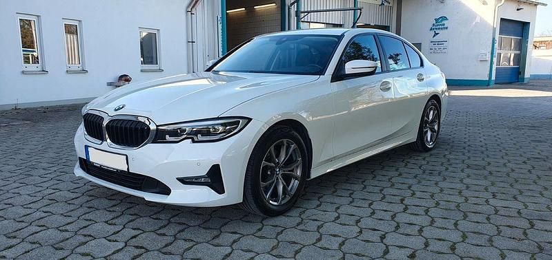 Weiß Gebraucht 2019 BMW 320 Sport Line Limousine | 22.490 € (Fairer Preis) - Bild 1/4