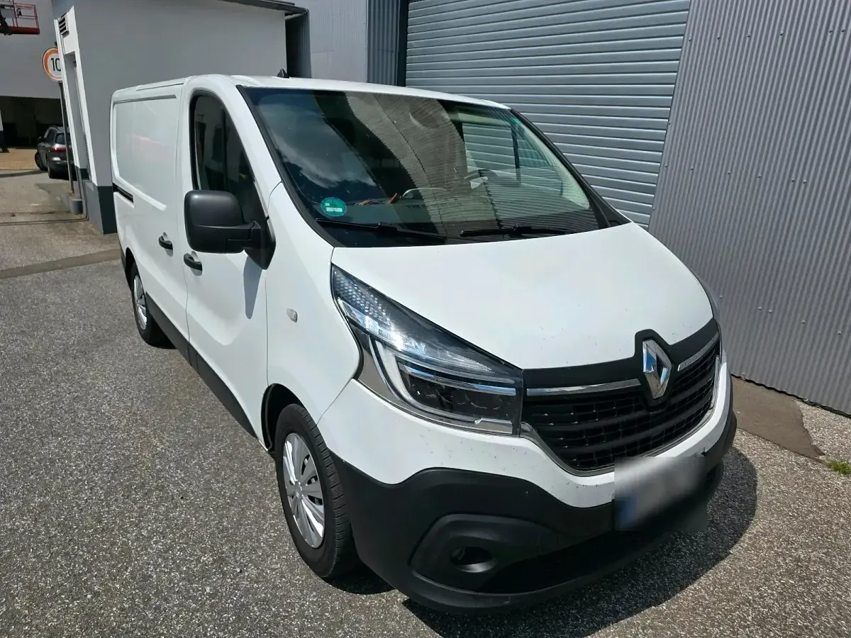 Gebraucht Renault Traffic 145 PS (106 kW) 2021 Weiß Limousine