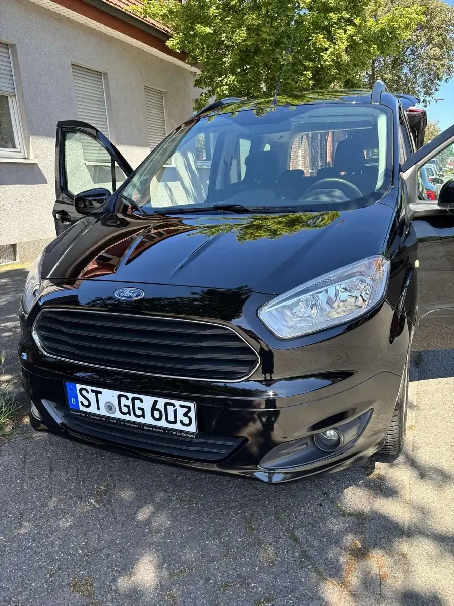 Gebraucht Ford Tourneo Courier 120 PS (88 kW) 2016 Schwarz Van / Kleinbus