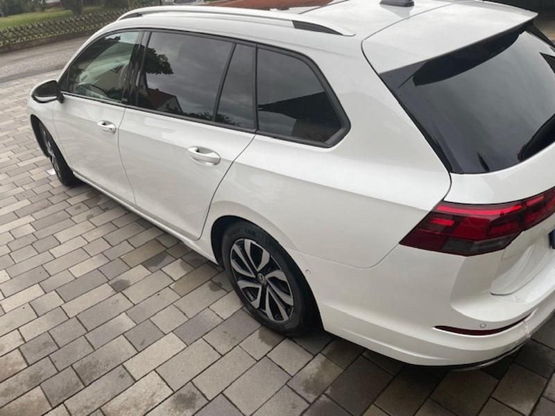 Gebraucht VW Golf VIII 150 PS (110 kW) 2022 Weiß Kombi