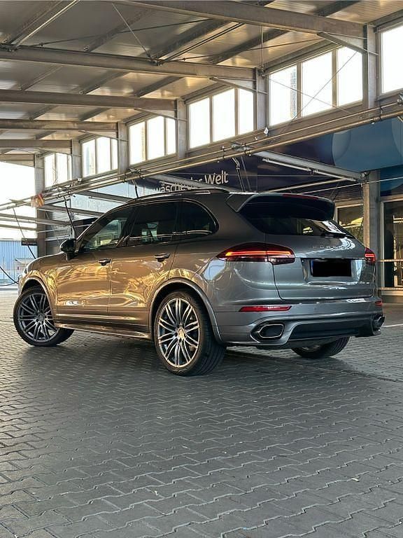 Grau Gebraucht 2015 Porsche Cayenne Chrono SUV | 27.900 € (Teuer) - Bild 1/4