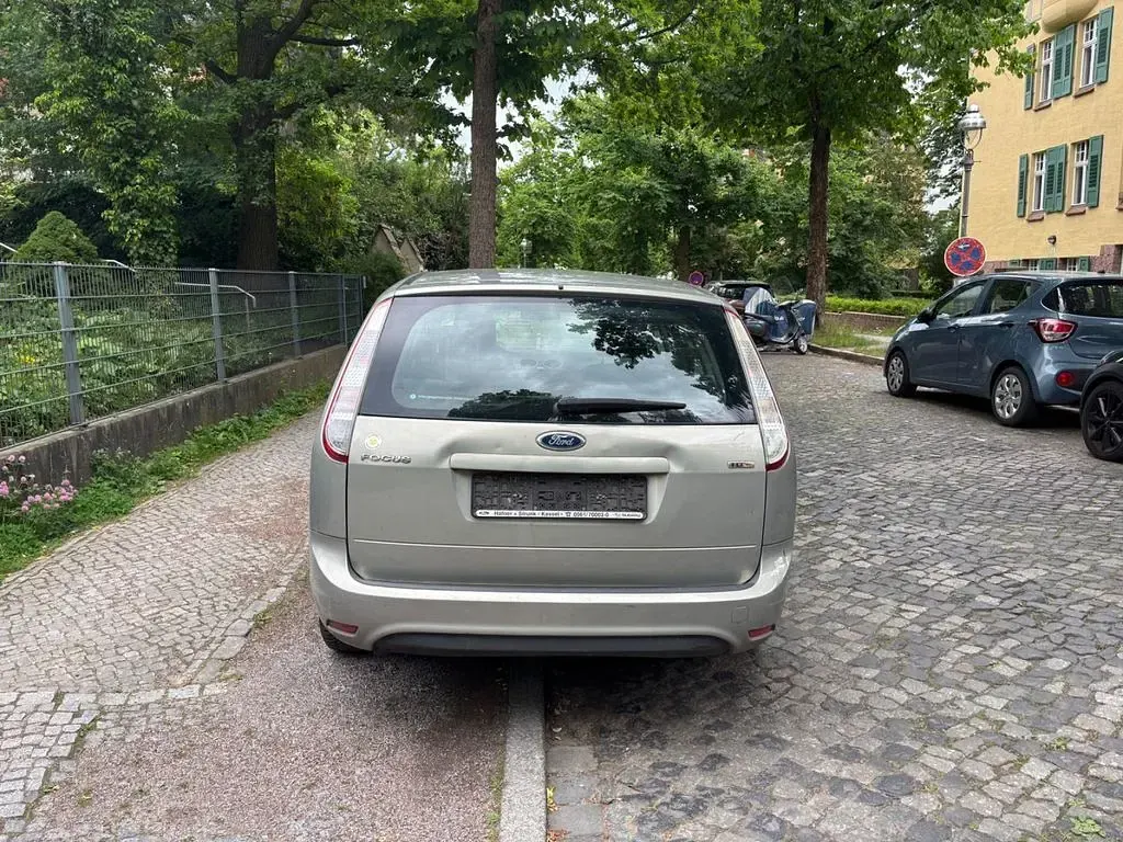 Gebraucht Ford Focus 90 PS (66 kW) 2009 Grau Limousine