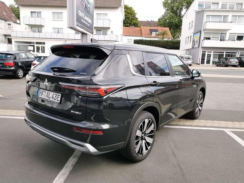 Gebraucht Mitsubishi Outlander P-HEV Edition 136 PS (100 kW) 2025 Kristalschwarz SUV