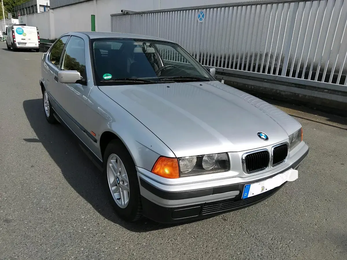 Gebraucht BMW 316 Basis 102 PS (75 kW) 1996 Silber Kleinwagen