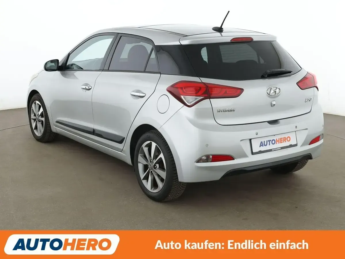 Gebraucht Hyundai i20 Style 75 PS (55 kW) 2015 Grau Kleinwagen