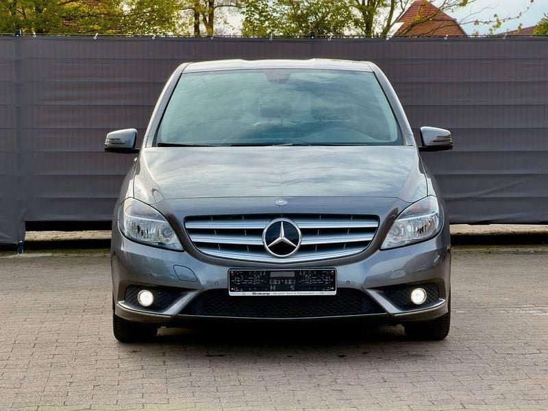 Gebraucht Mercedes B180 122 PS (89 kW) 2012 Grau Van / Kleinbus