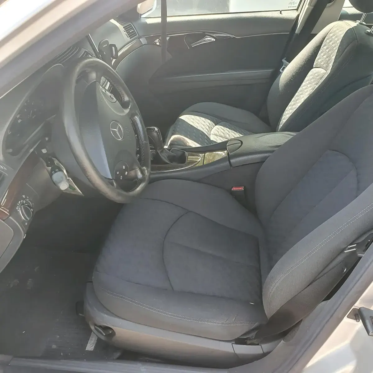 Gebraucht Mercedes E220 150 PS (110 kW) 2003 Silber Limousine