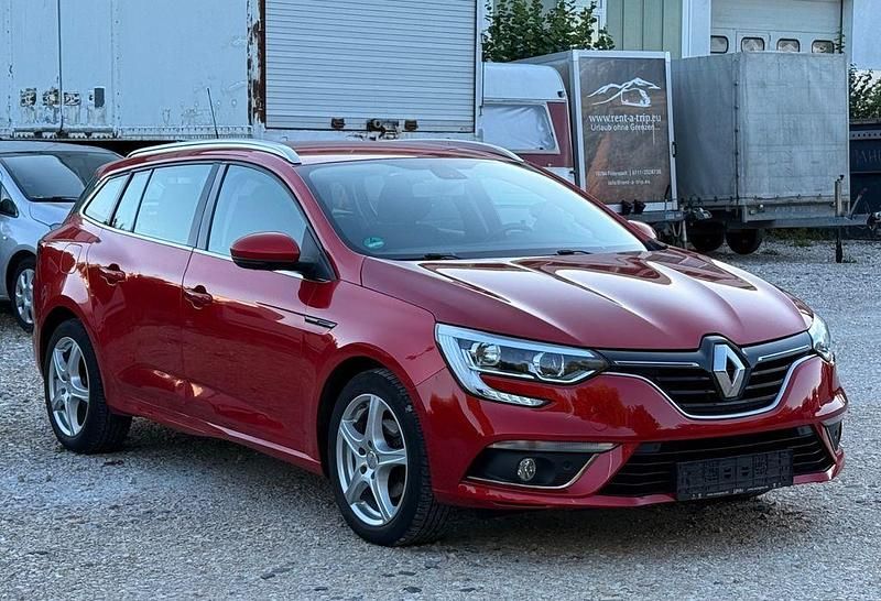 Rot Gebraucht 2017 Renault Mégane IV Intens Limousine | 8.900 € (Guter Preis) - Bild 1/4