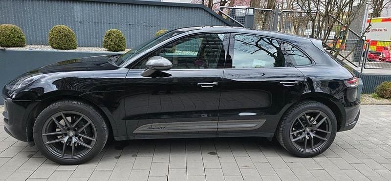 Gebraucht Porsche Macan 265 PS (194 kW) 2023 Schwarz SUV