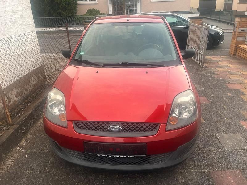 Usata Ford Fiesta 60 CV (44 kW) 2006 Arancione Utilitaria