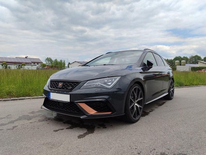 Grau Gebraucht 2020 Cupra Leon Limousine | 28.190 € (Teuer) - Bild 1/4