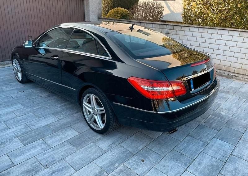 Gebraucht Mercedes E350 265 PS (194 kW) 2010 Schwarz Coupé