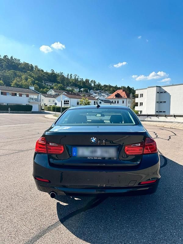 Gebraucht BMW 320 184 PS (135 kW) 2012 Schwarz Limousine