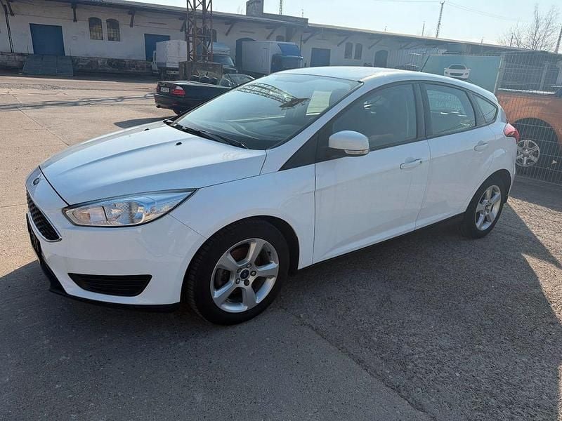 Gebraucht Ford Focus Trend 101 PS (74 kW) 2018 Weiß Limousine