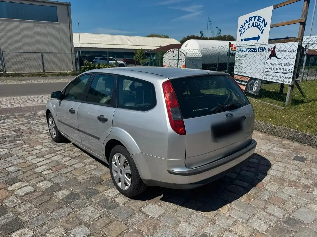 Gebraucht Ford Focus 90 PS (66 kW) 2006 Silber Kombi