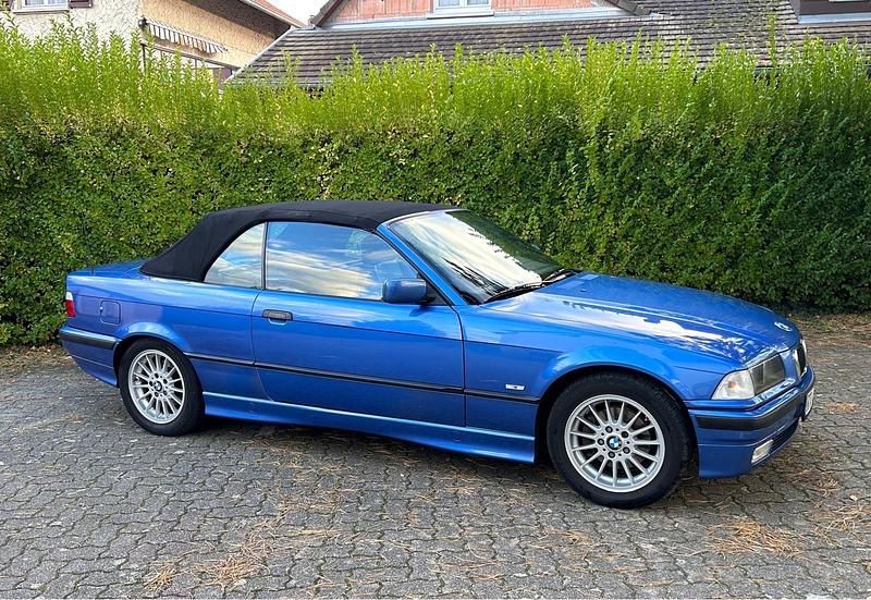 Blau Gebraucht 1998 BMW 320 Cabriolet Comfort Edition Cabrio | 9.500 € (Fairer Preis) - Bild 1/4