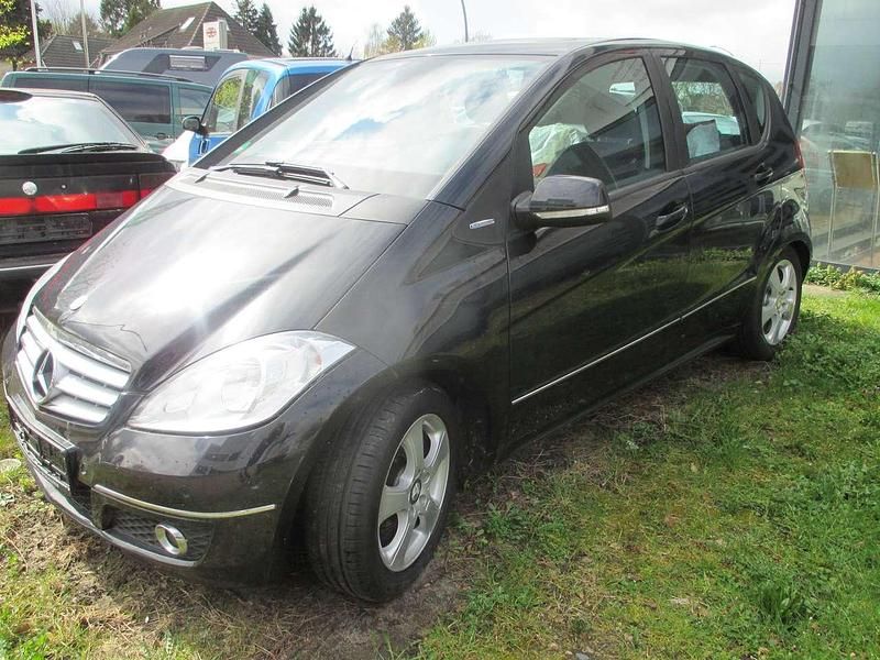 Gebraucht Mercedes A160 95 PS (69 kW) 2012 Kosmosschwarz  metalliclack Kleinwagen