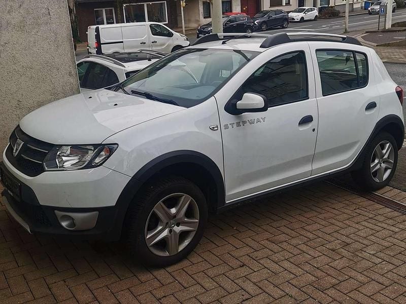 Gebraucht Dacia Sandero Stepway 90 PS (66 kW) 2016 Weiß Kleinwagen