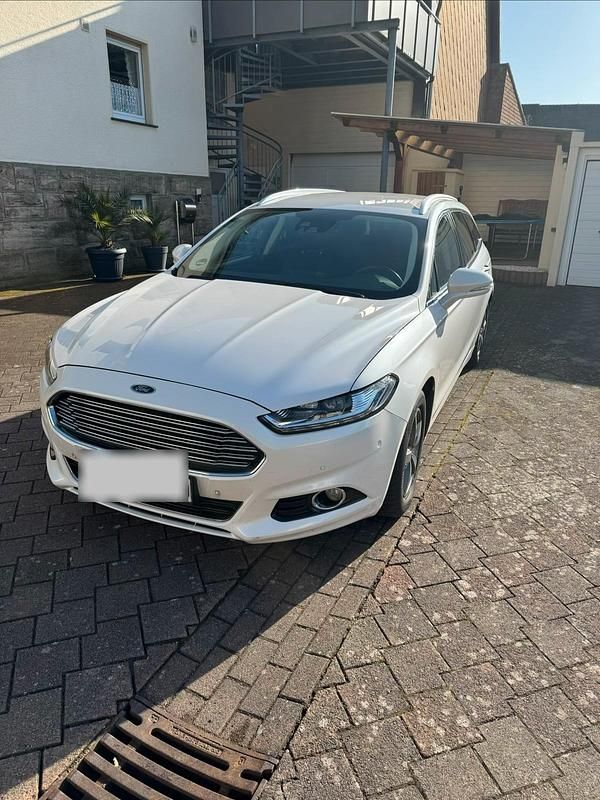 Gebraucht Ford Mondeo Titanium 179 PS (131 kW) 2016 Weiß Kombi