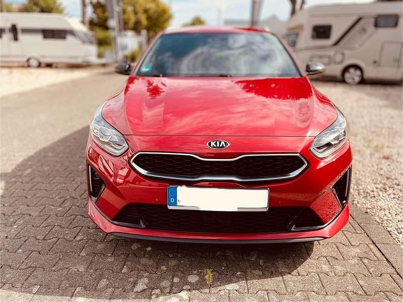 Rot Gebraucht 2020 Kia Ceed Sportswagon GT-Line Kombi | 22.500 € (Teuer) - Bild 1/4