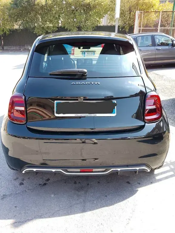 Gebraucht Abarth 500e 114 kW (155 PS) 2024 Schwarz Kleinwagen
