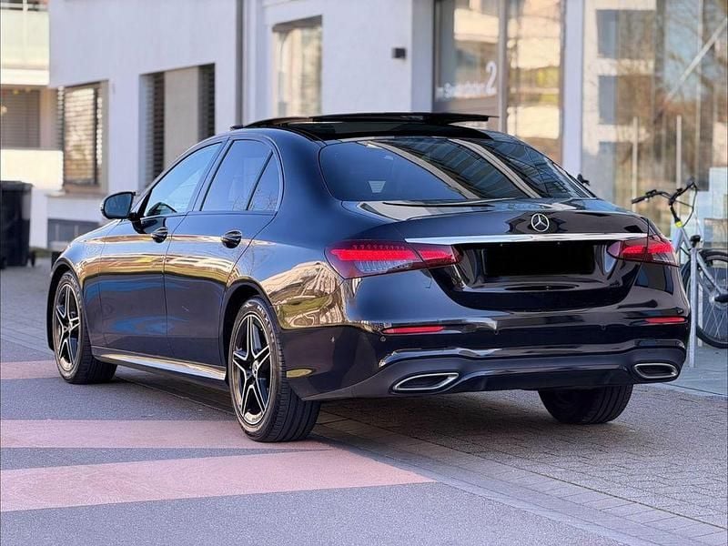 Gebraucht Mercedes E220 AMG 194 PS (142 kW) 2021 Schwarz Limousine