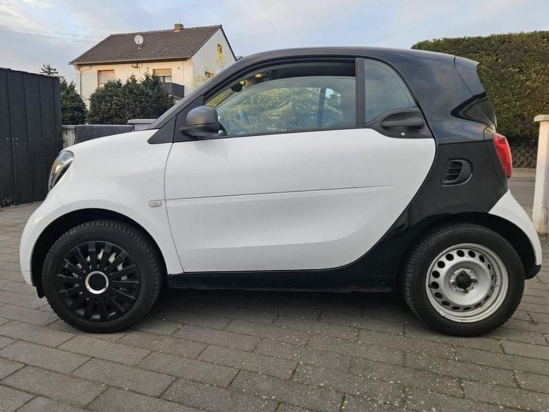 Gebraucht Smart ForTwo Coupé 71 PS (52 kW) 2018 Schwarz Coupé