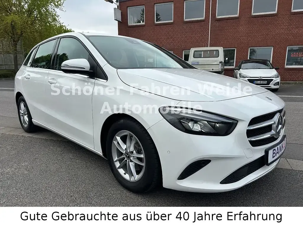 Gebraucht Mercedes B180 Business 136 PS (100 kW) 2019 Polarweiss Kleinwagen