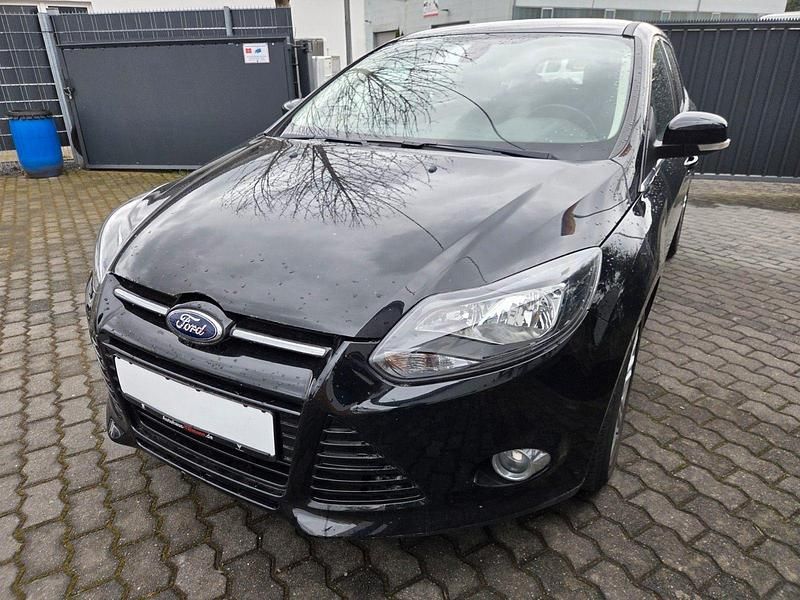 Gebraucht Ford Focus Ambiente 101 PS (74 kW) 2014 Schwarz Kombi
