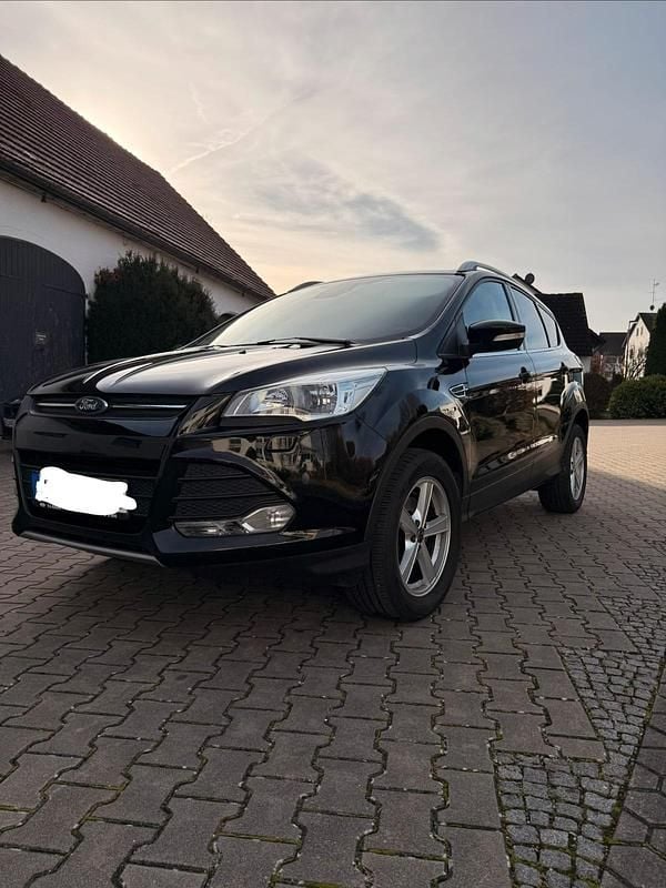 Schwarz Gebraucht 2016 Ford Kuga SUV | 10.300 € (Etwas zu teuer) - Bild 1/4