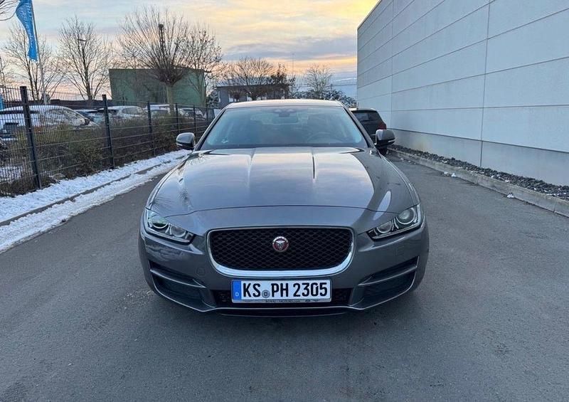 Gebraucht Jaguar XE Prestige 163 PS (119 kW) 2015 Grau Limousine