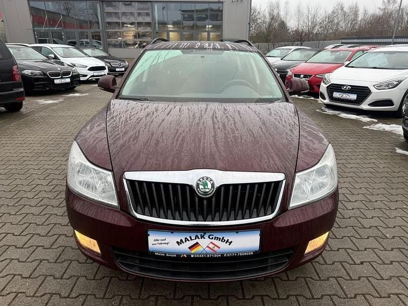 Rot Gebraucht 2012 Skoda Octavia Family Kombi | 7.399 € (Guter Preis) - Bild 1/4