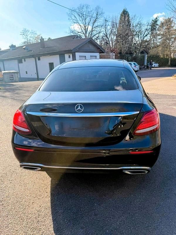 Gebraucht Mercedes E350 AMG 258 PS (189 kW) 2017 Schwarz Limousine
