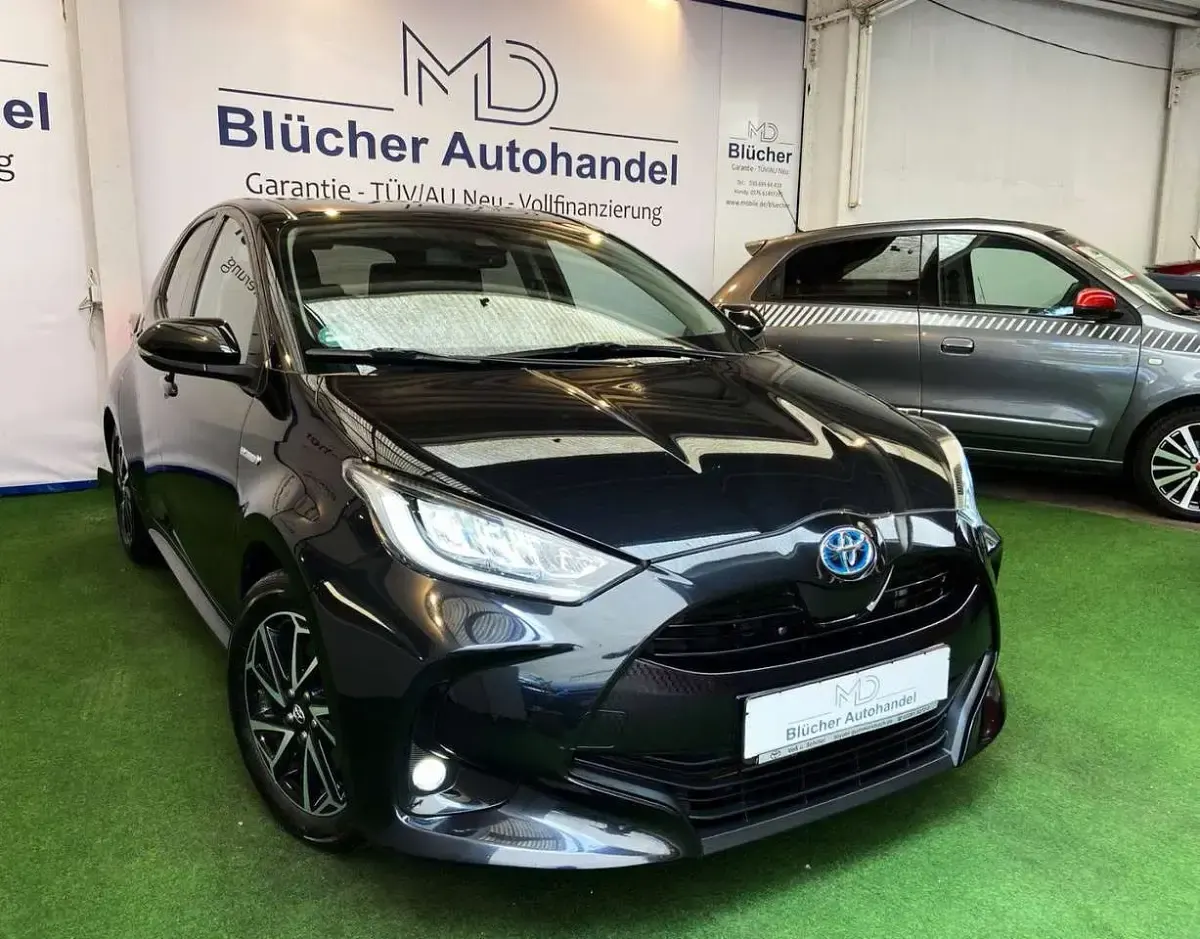 Gebraucht Toyota Yaris Team 116 PS (85 kW) 2021 Deep black Kleinwagen