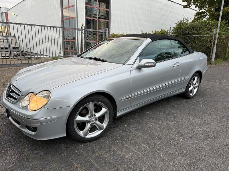 Silber Gebraucht 2009 Mercedes CLK200 Avantgarde Cabrio | 6.999 € (Superpreis) - Bild 1/4