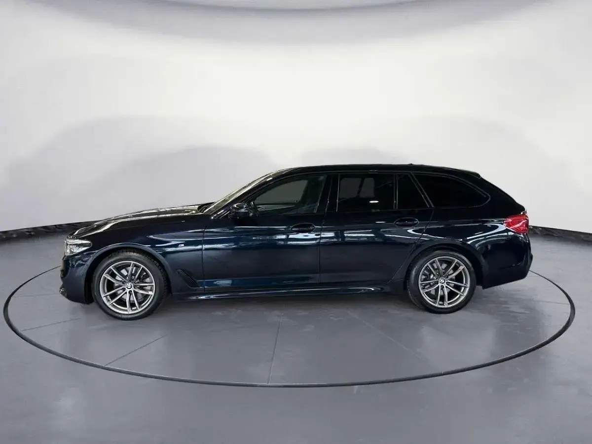 Gebraucht BMW 520 M Sport 190 PS (139 kW) 2021 M carbonschwarz metallic Kombi