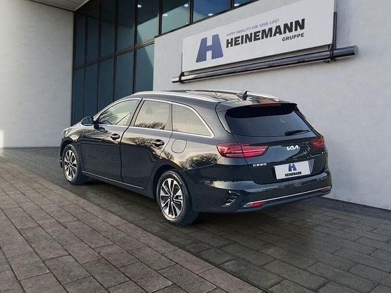 Neu Kia Ceed Sportswagon 101 PS (74 kW) 2025 Pearl black Kombi