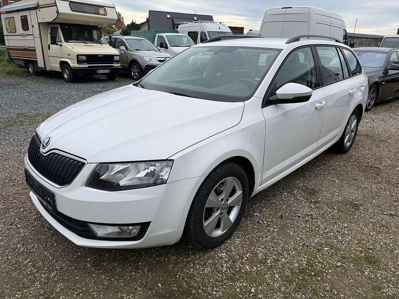 Weiß Gebraucht 2014 Skoda Octavia Elegance Kombi | 5.390 € (Etwas zu teuer) - Bild 1/4