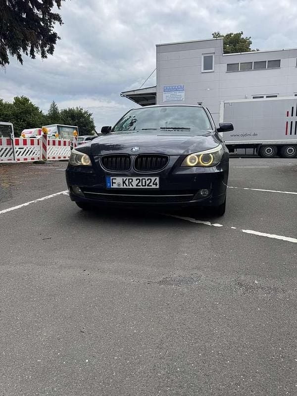 Blau Gebraucht 2008 BMW 530 Exclusive Kombi | 5.900 € (Fairer Preis) - Bild 1/4