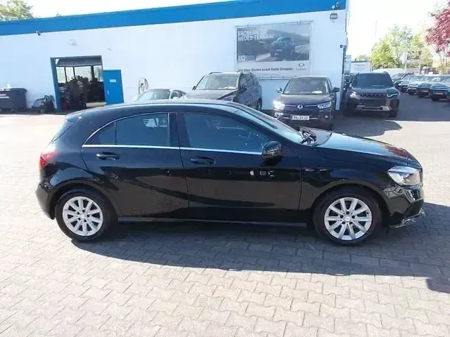 Gebraucht Mercedes A180 Style 122 PS (89 kW) 2016 Nachtschwarz Kleinwagen