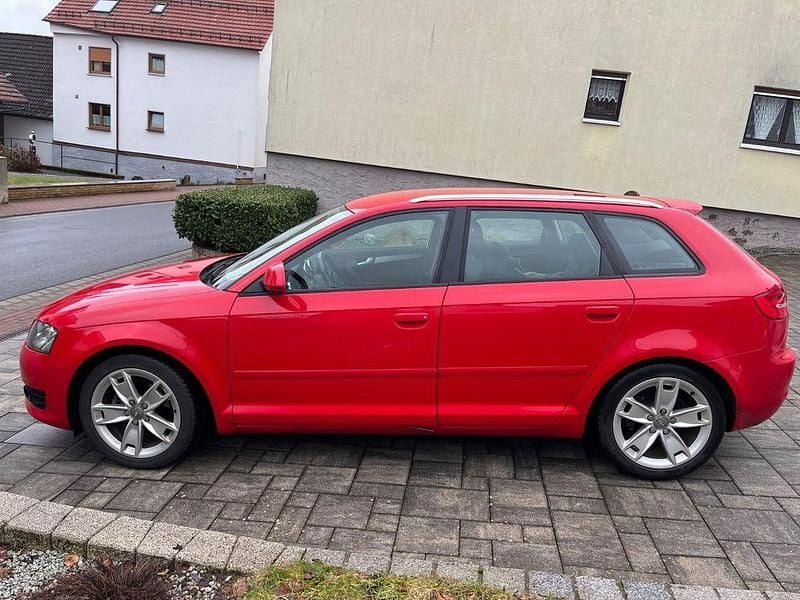 Gebraucht Audi A3 Attraction 125 PS (91 kW) 2010 Rot Kleinwagen