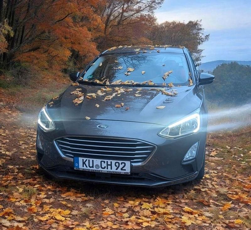 Gebraucht Ford Focus Cool & Connect 125 PS (91 kW) 2018 Grau Limousine