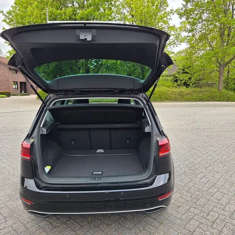Używany VW Golf 116 KM (85 kW) 2020 Czarny Minivan