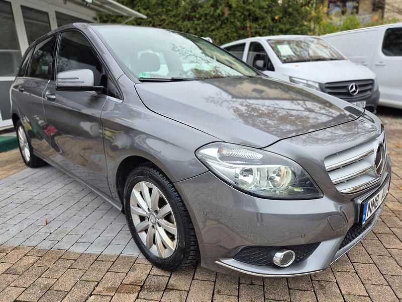 Gebraucht Mercedes B180 109 PS (80 kW) 2012 Grau Van / Kleinbus