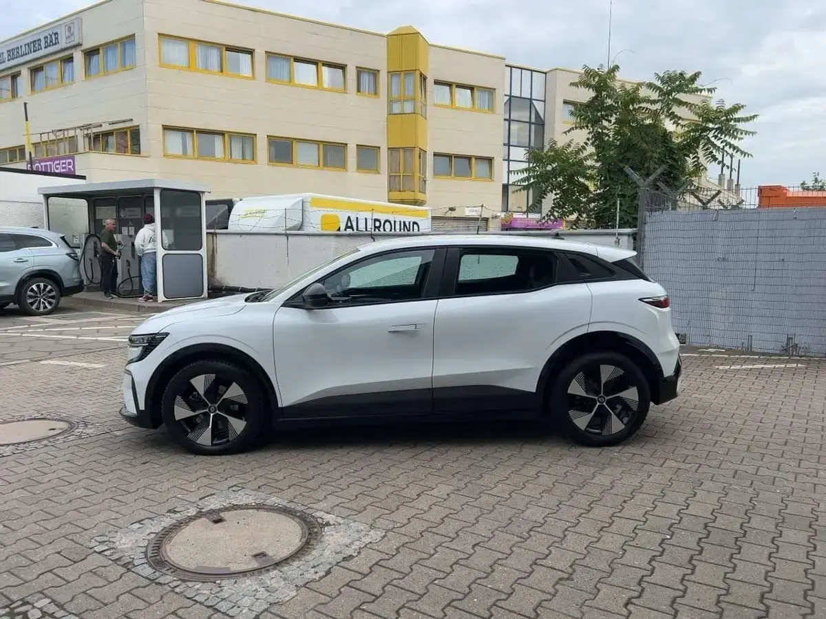 Gebraucht Renault Megane E-Tech Equilibre 96 kW (131 PS) 2022 Gletscherweiss Kleinwagen
