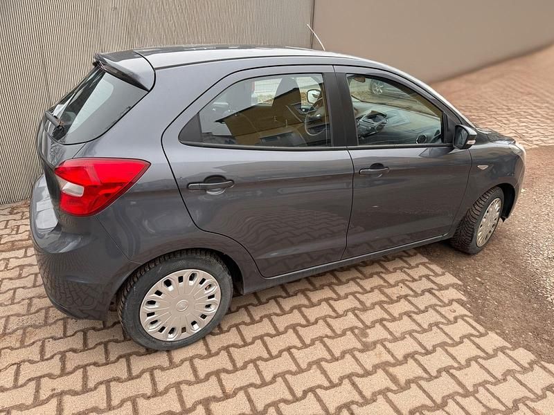 Gebraucht Ford Ka Plus 86 PS (63 kW) 2017 Grau Kleinwagen